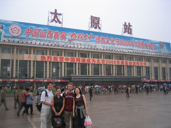 taiyuan 800c- Taiyuan - the 4 of us in front of trainstation